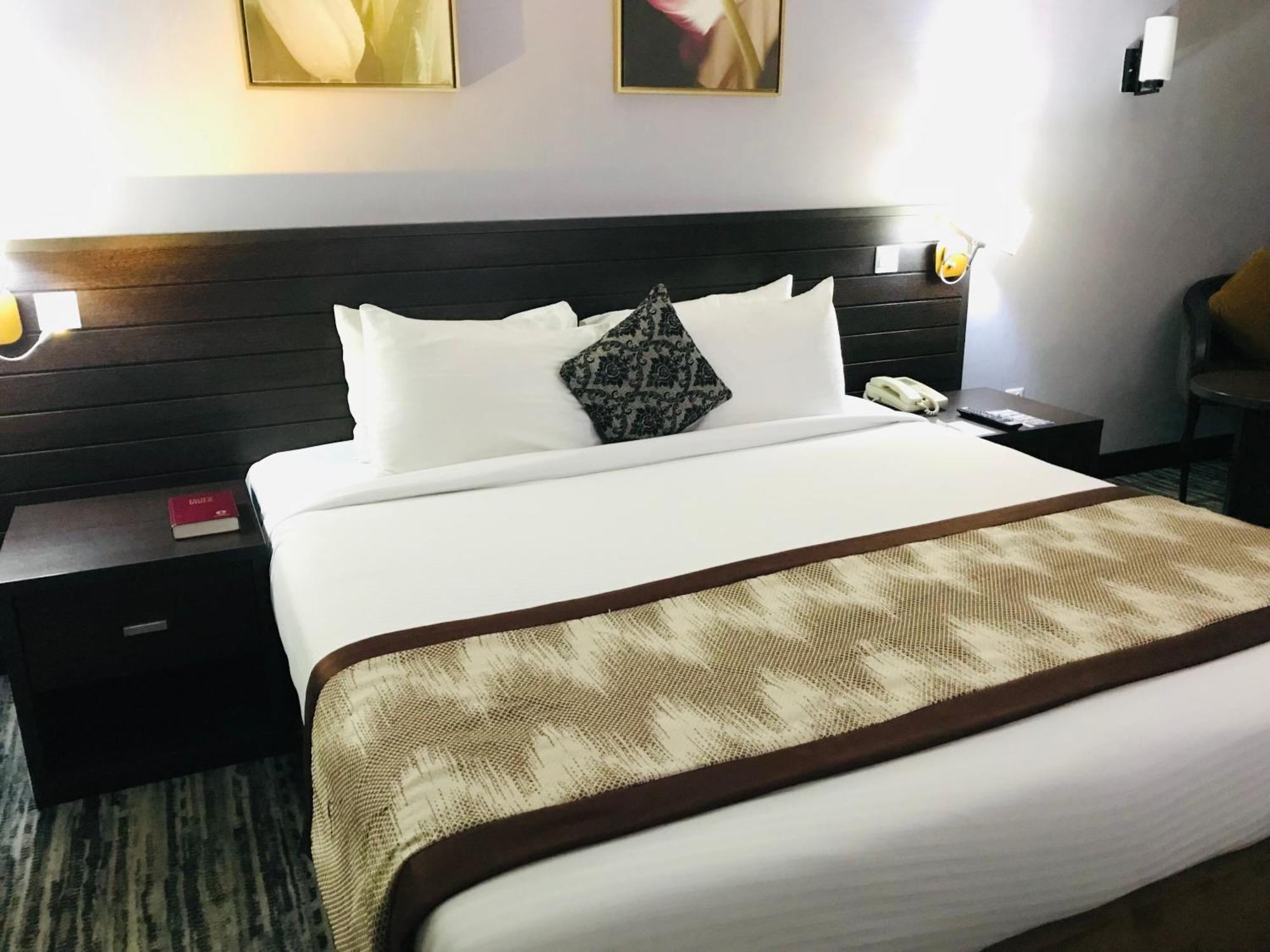 Golden Tulip Ibadan Hotel Ngoại thất bức ảnh