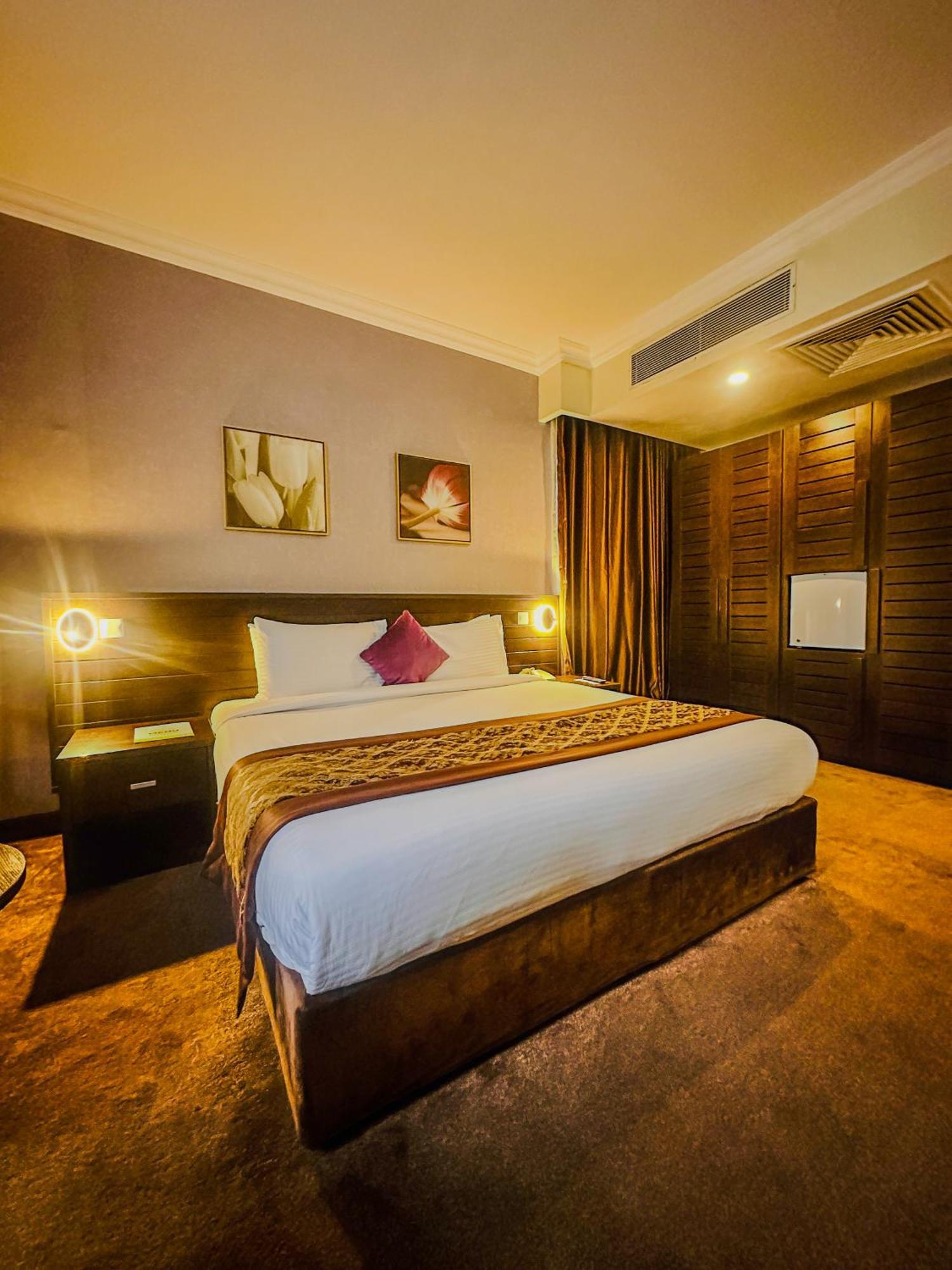 Golden Tulip Ibadan Hotel Ngoại thất bức ảnh