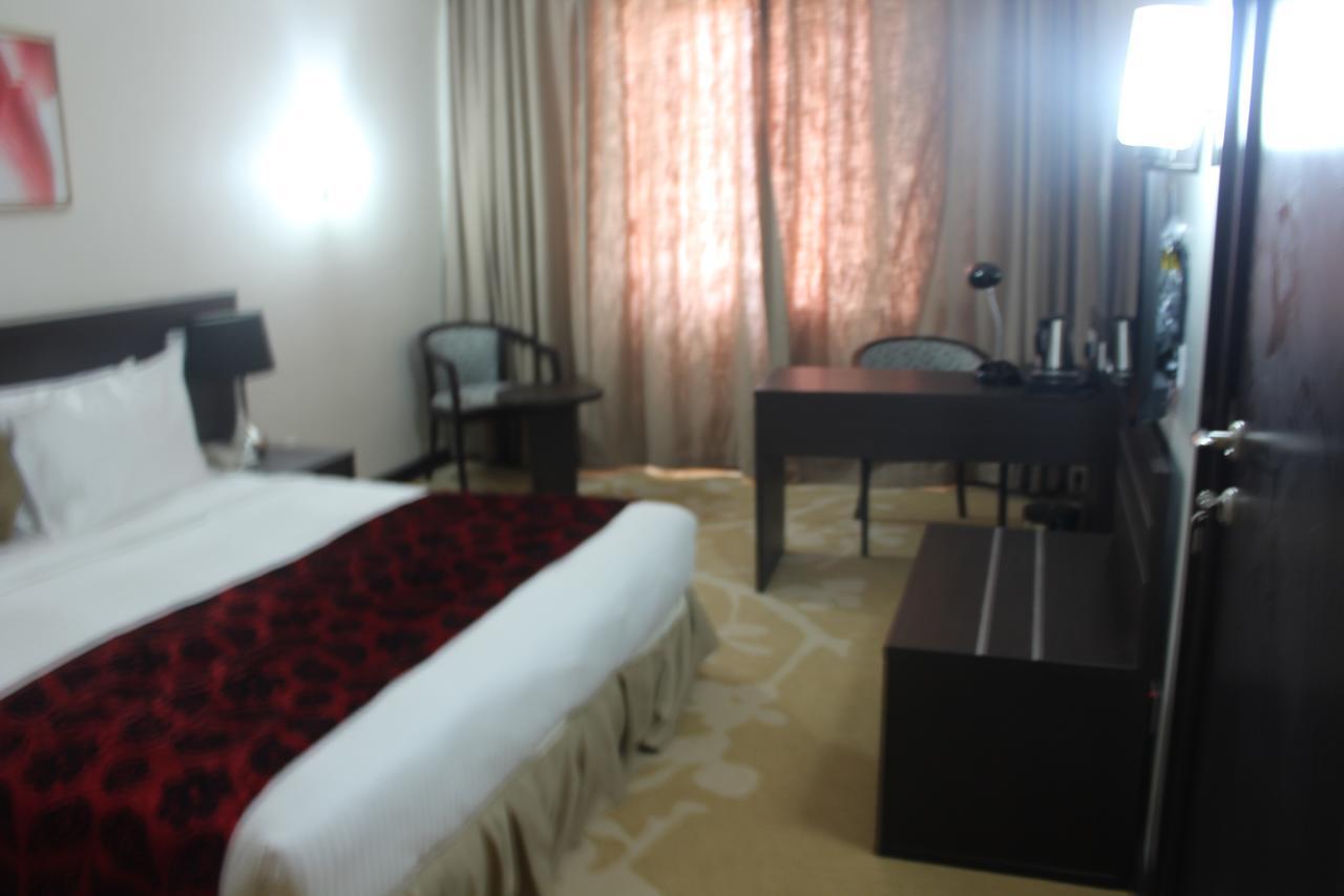 Golden Tulip Ibadan Hotel Ngoại thất bức ảnh